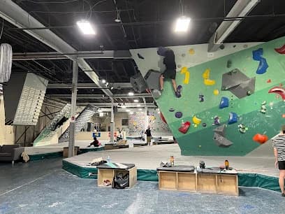 Tufas Boulder Lounge