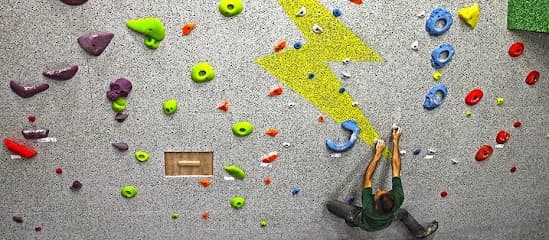 Hangar 18 Indoor Climbing Gym - San Clemente
