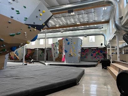 Edgeworks Climbing Bel-Red